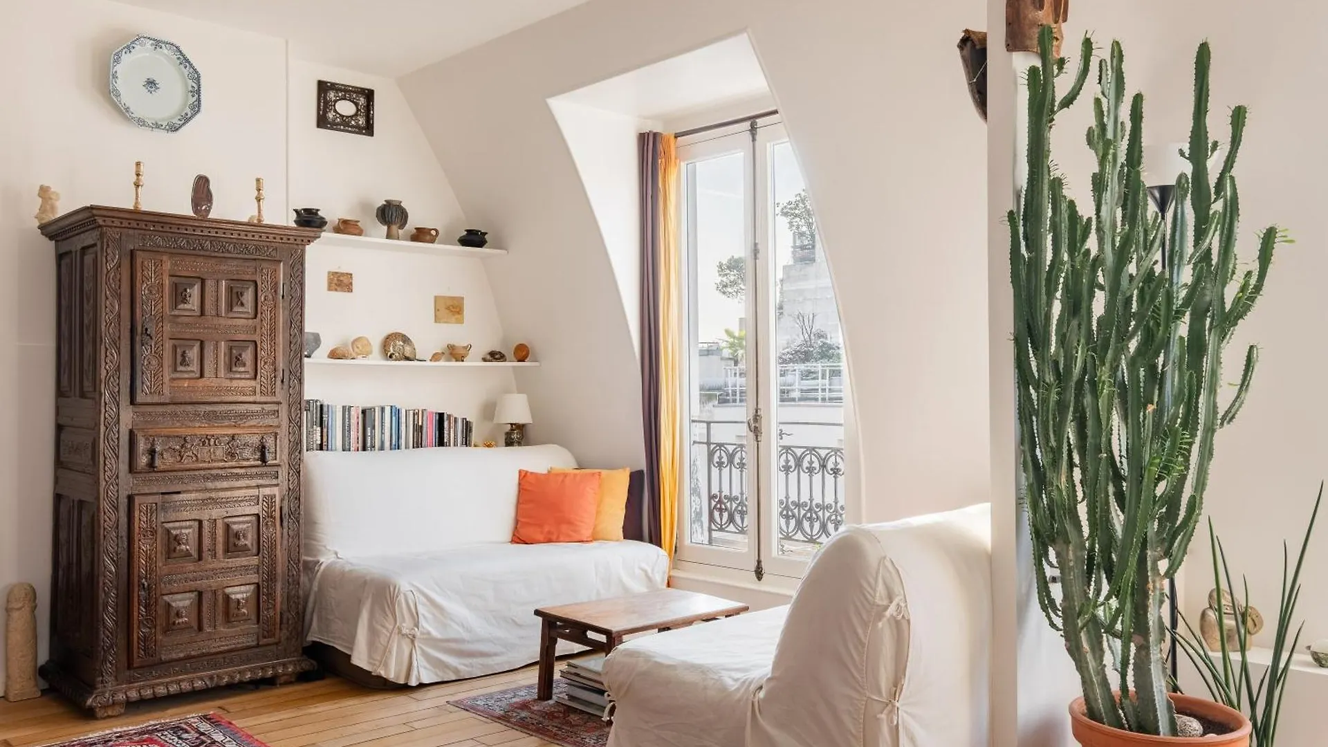 Veeve - Theatre In The Sky Apartment Paris France
