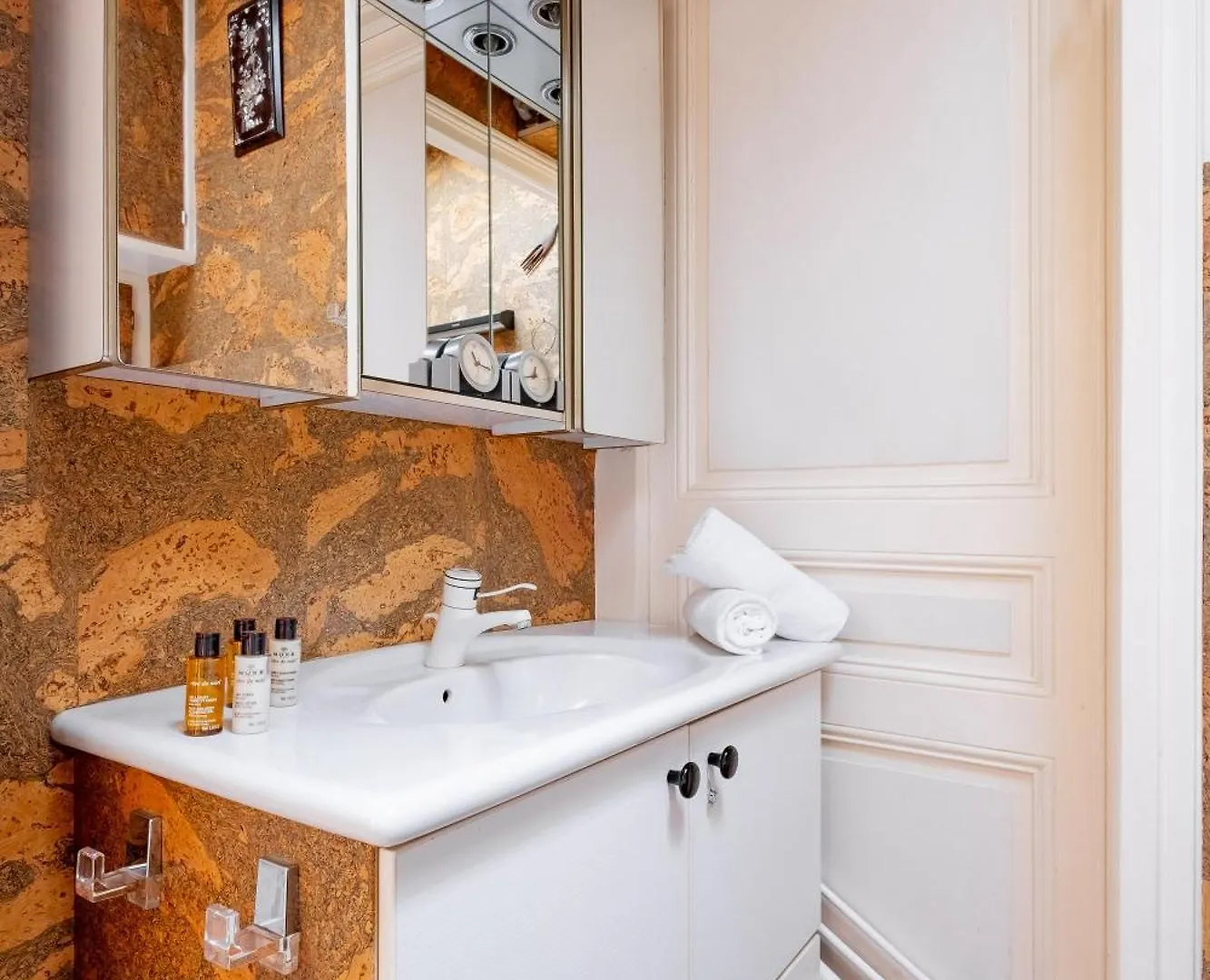 Veeve - Theatre In The Sky Apartment Paris