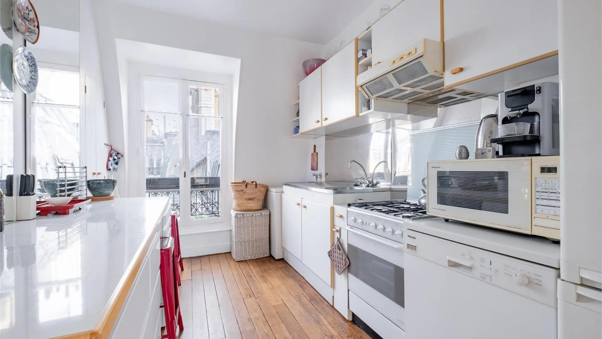 Veeve - Theatre In The Sky Apartment Paris